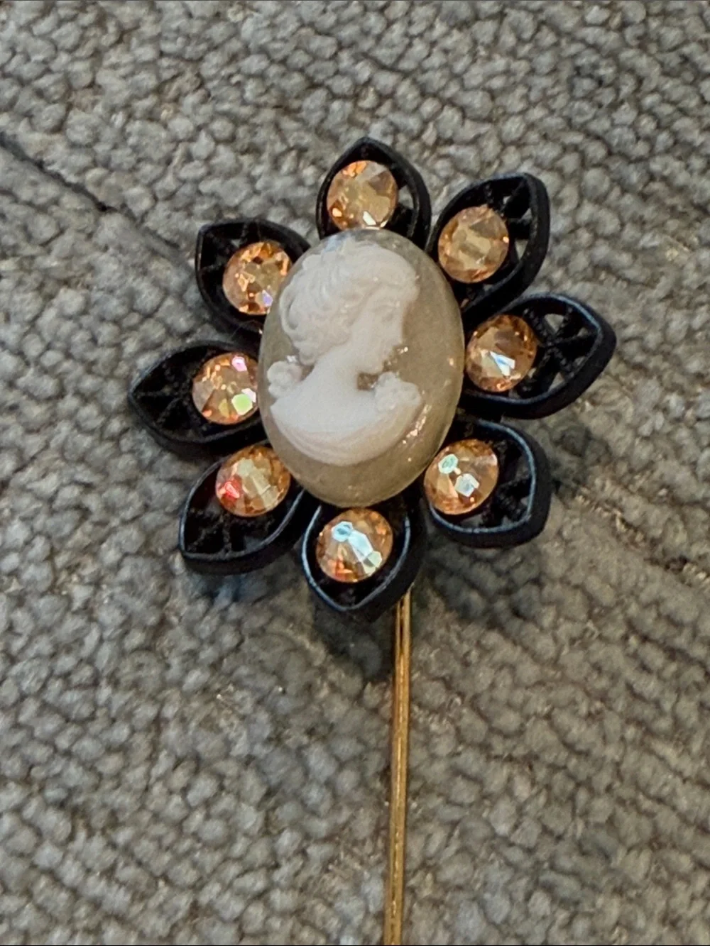 Rare Tarina Tarantino Cameo Stick Pin Brooch - Picture 3 of 5
